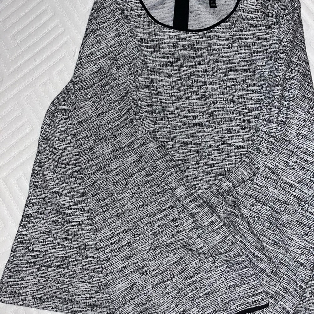 Women's Black and White Top